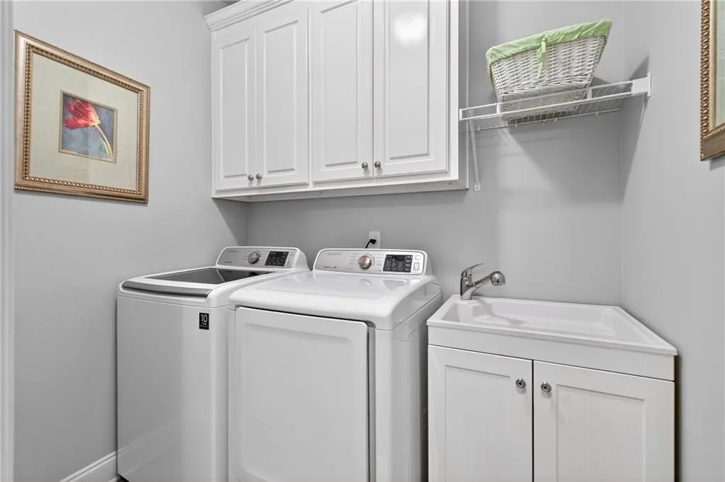 5492 Glenridge Drive Unit 580, Sandy Springs, Georgia 30342, 4 Bedrooms Bedrooms, ,3 BathroomsBathrooms,Residential,For Sale,5492 Glenridge Drive Unit 580,7740522