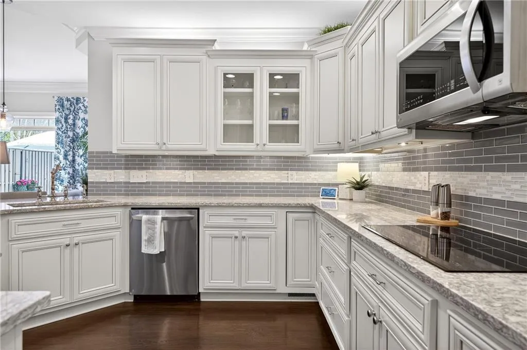 5492 Glenridge Drive Unit 580, Sandy Springs, Georgia 30342, 4 Bedrooms Bedrooms, ,3 BathroomsBathrooms,Residential,For Sale,5492 Glenridge Drive Unit 580,7740522