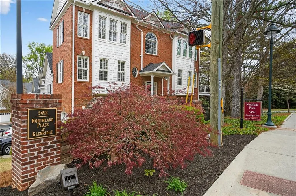 5492 Glenridge Drive Unit 580, Sandy Springs, Georgia 30342, 4 Bedrooms Bedrooms, ,3 BathroomsBathrooms,Residential,For Sale,5492 Glenridge Drive Unit 580,7740522