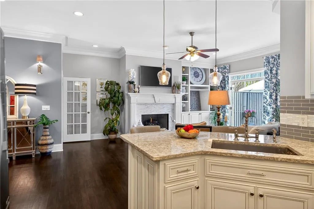 5492 Glenridge Drive Unit 580, Sandy Springs, Georgia 30342, 4 Bedrooms Bedrooms, ,3 BathroomsBathrooms,Residential,For Sale,5492 Glenridge Drive Unit 580,7740522
