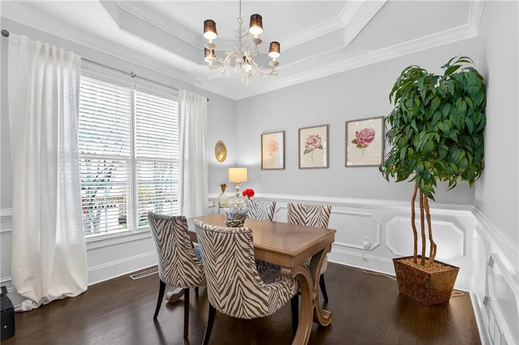 5492 Glenridge Drive Unit 580, Sandy Springs, Georgia 30342, 4 Bedrooms Bedrooms, ,3 BathroomsBathrooms,Residential,For Sale,5492 Glenridge Drive Unit 580,7740522