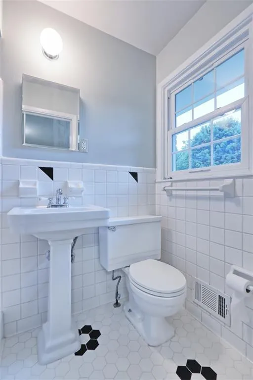 330 Brook Drive, Sandy Springs, Georgia 30328, 3 Bedrooms Bedrooms, ,2 BathroomsBathrooms,Residential,Sold,330 Brook Drive,6746823 330 Brook Drive, Sandy Springs, Georgia 30328, 3 Bedrooms Bedrooms, ,2 BathroomsBathrooms,Residential,Sold,330 Brook Drive,6746823