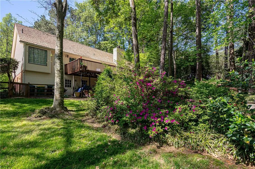 900 Lost Forest Drive, Sandy Springs, Georgia 30328, 3 Bedrooms Bedrooms, ,2 BathroomsBathrooms,Residential,Sold,900 Lost Forest Drive,6873944