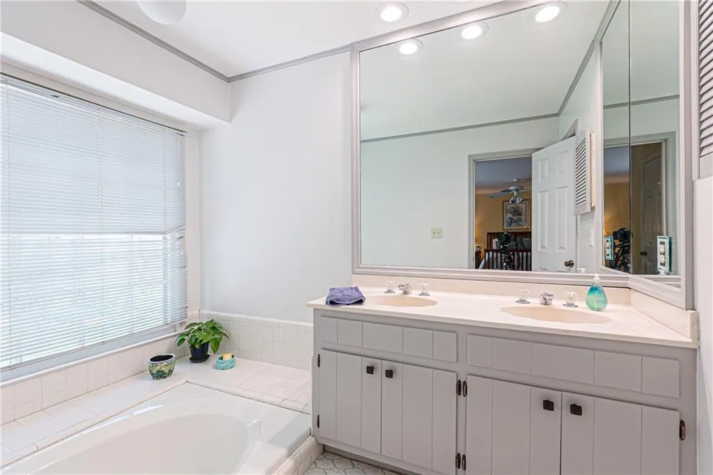 900 Lost Forest Drive, Sandy Springs, Georgia 30328, 3 Bedrooms Bedrooms, ,2 BathroomsBathrooms,Residential,Sold,900 Lost Forest Drive,6873944