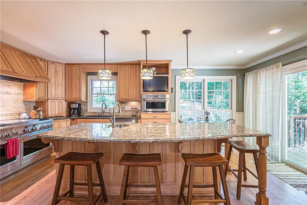 900 Lost Forest Drive, Sandy Springs, Georgia 30328, 3 Bedrooms Bedrooms, ,2 BathroomsBathrooms,Residential,Sold,900 Lost Forest Drive,6873944