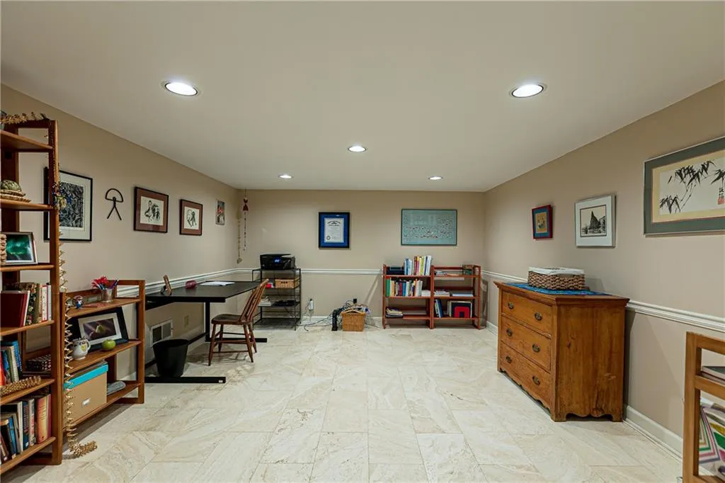 900 Lost Forest Drive, Sandy Springs, Georgia 30328, 3 Bedrooms Bedrooms, ,2 BathroomsBathrooms,Residential,Sold,900 Lost Forest Drive,6873944