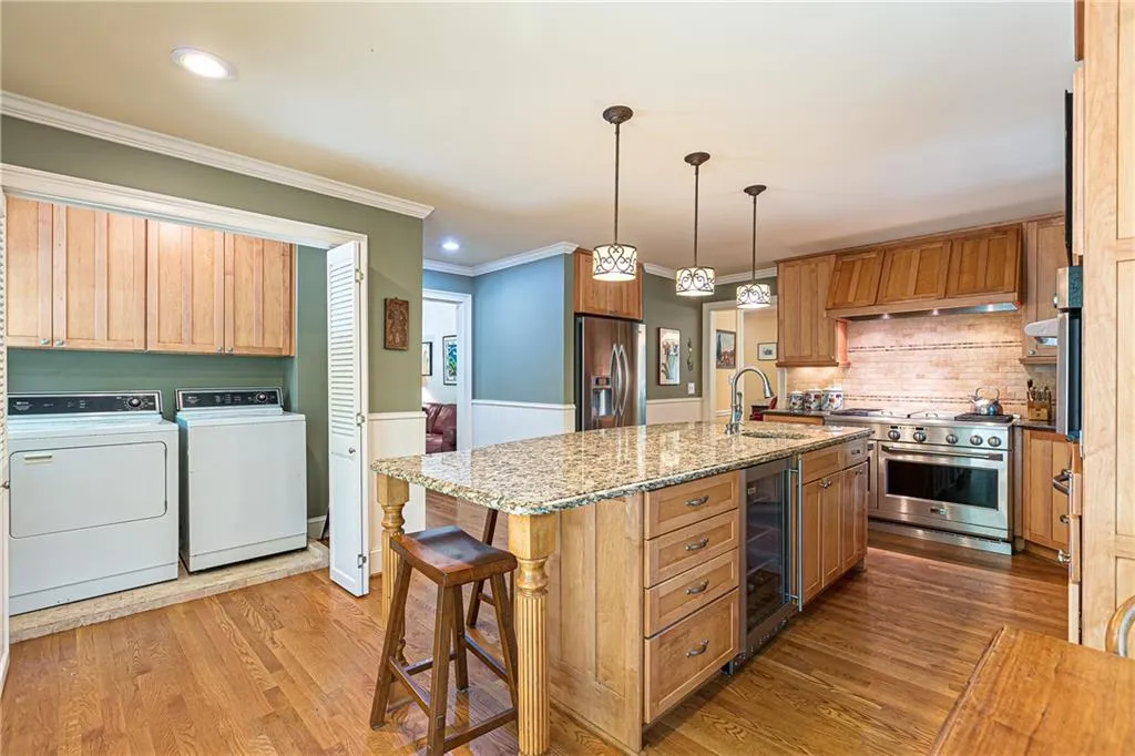 900 Lost Forest Drive, Sandy Springs, Georgia 30328, 3 Bedrooms Bedrooms, ,2 BathroomsBathrooms,Residential,Sold,900 Lost Forest Drive,6873944