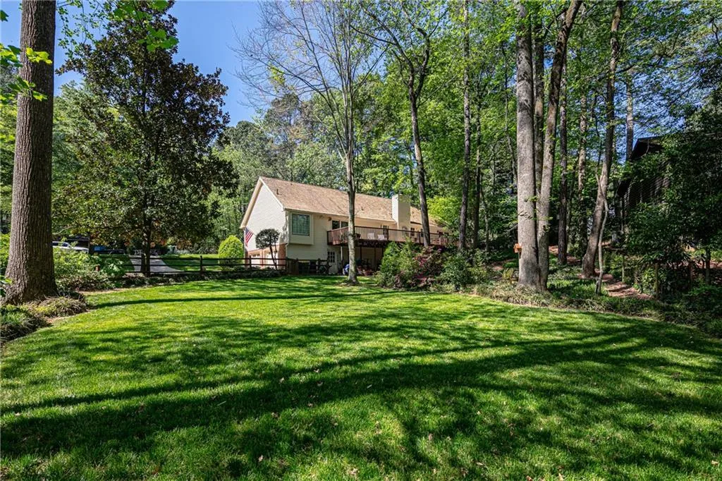 900 Lost Forest Drive, Sandy Springs, Georgia 30328, 3 Bedrooms Bedrooms, ,2 BathroomsBathrooms,Residential,Sold,900 Lost Forest Drive,6873944