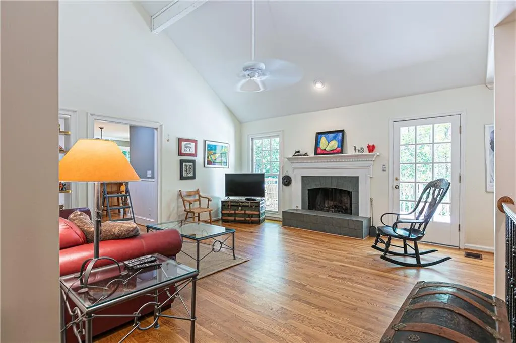 900 Lost Forest Drive, Sandy Springs, Georgia 30328, 3 Bedrooms Bedrooms, ,2 BathroomsBathrooms,Residential,Sold,900 Lost Forest Drive,6873944