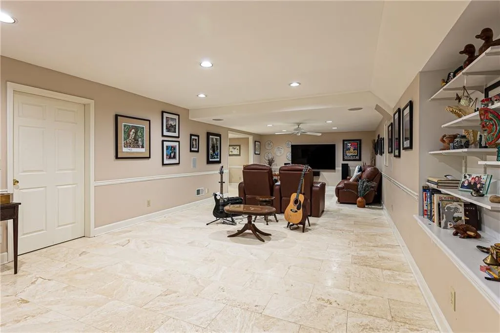 900 Lost Forest Drive, Sandy Springs, Georgia 30328, 3 Bedrooms Bedrooms, ,2 BathroomsBathrooms,Residential,Sold,900 Lost Forest Drive,6873944