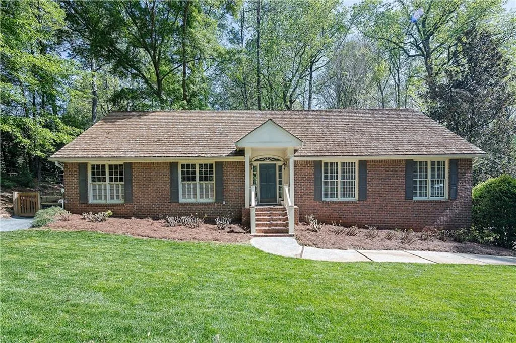 900 Lost Forest Drive, Sandy Springs, Georgia 30328, 3 Bedrooms Bedrooms, ,2 BathroomsBathrooms,Residential,Sold,900 Lost Forest Drive,6873944