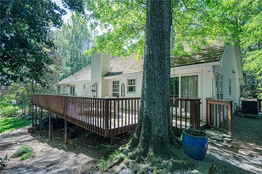 900 Lost Forest Drive, Sandy Springs, Georgia 30328, 3 Bedrooms Bedrooms, ,2 BathroomsBathrooms,Residential,Sold,900 Lost Forest Drive,6873944