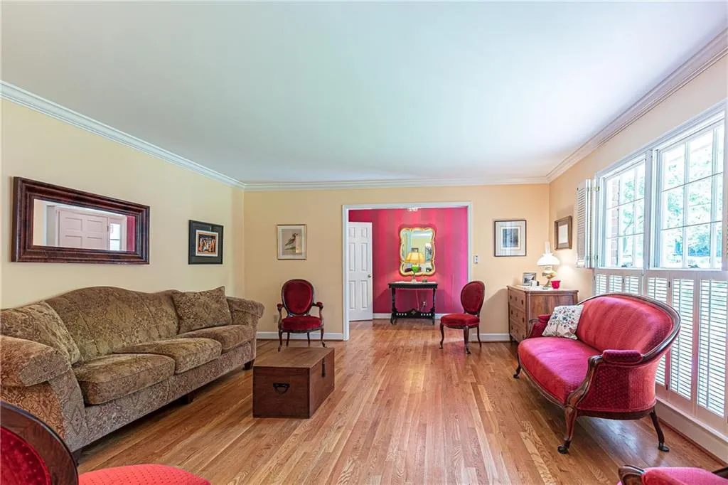 900 Lost Forest Drive, Sandy Springs, Georgia 30328, 3 Bedrooms Bedrooms, ,2 BathroomsBathrooms,Residential,Sold,900 Lost Forest Drive,6873944