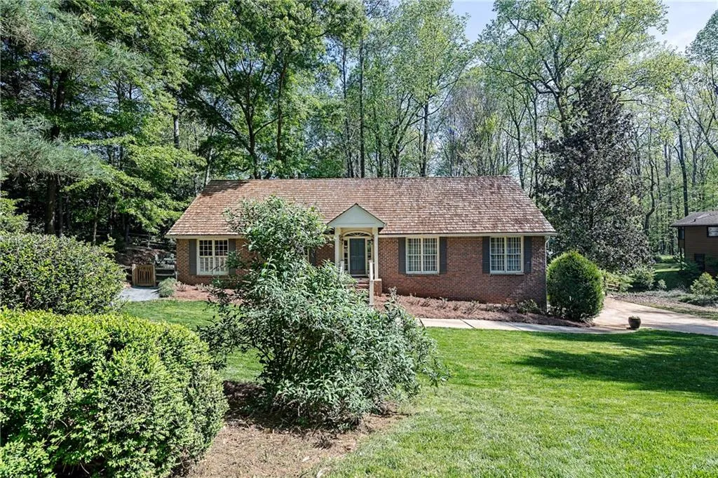 900 Lost Forest Drive, Sandy Springs, Georgia 30328, 3 Bedrooms Bedrooms, ,2 BathroomsBathrooms,Residential,Sold,900 Lost Forest Drive,6873944