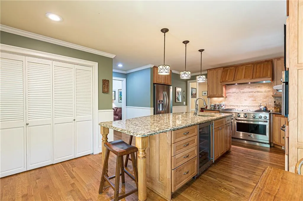 900 Lost Forest Drive, Sandy Springs, Georgia 30328, 3 Bedrooms Bedrooms, ,2 BathroomsBathrooms,Residential,Sold,900 Lost Forest Drive,6873944