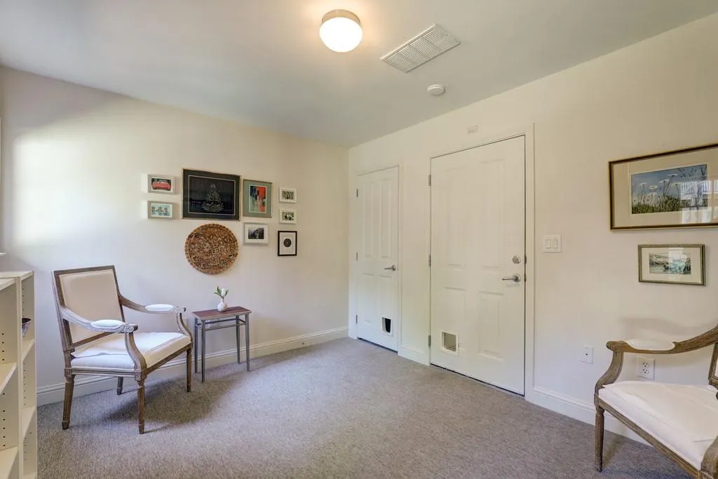1128 Glenridge Place, Sandy Springs, Georgia 30342, 1 Bedroom Bedrooms, ,1 BathroomBathrooms,Residential,Sold,1128 Glenridge Place,6707649