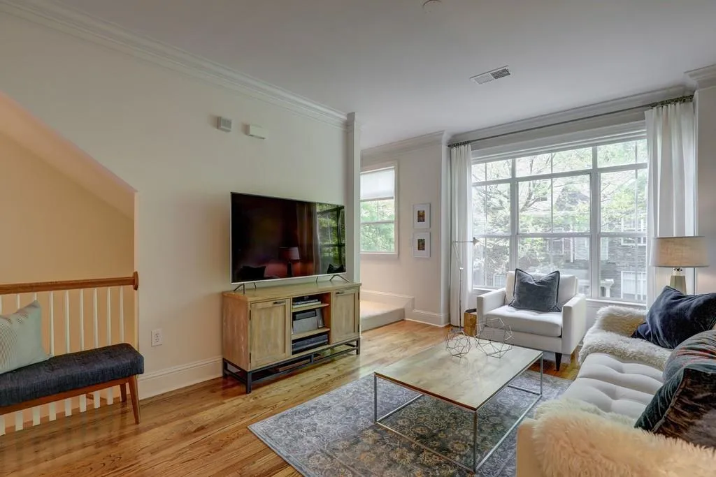 1128 Glenridge Place, Sandy Springs, Georgia 30342, 1 Bedroom Bedrooms, ,1 BathroomBathrooms,Residential,Sold,1128 Glenridge Place,6707649