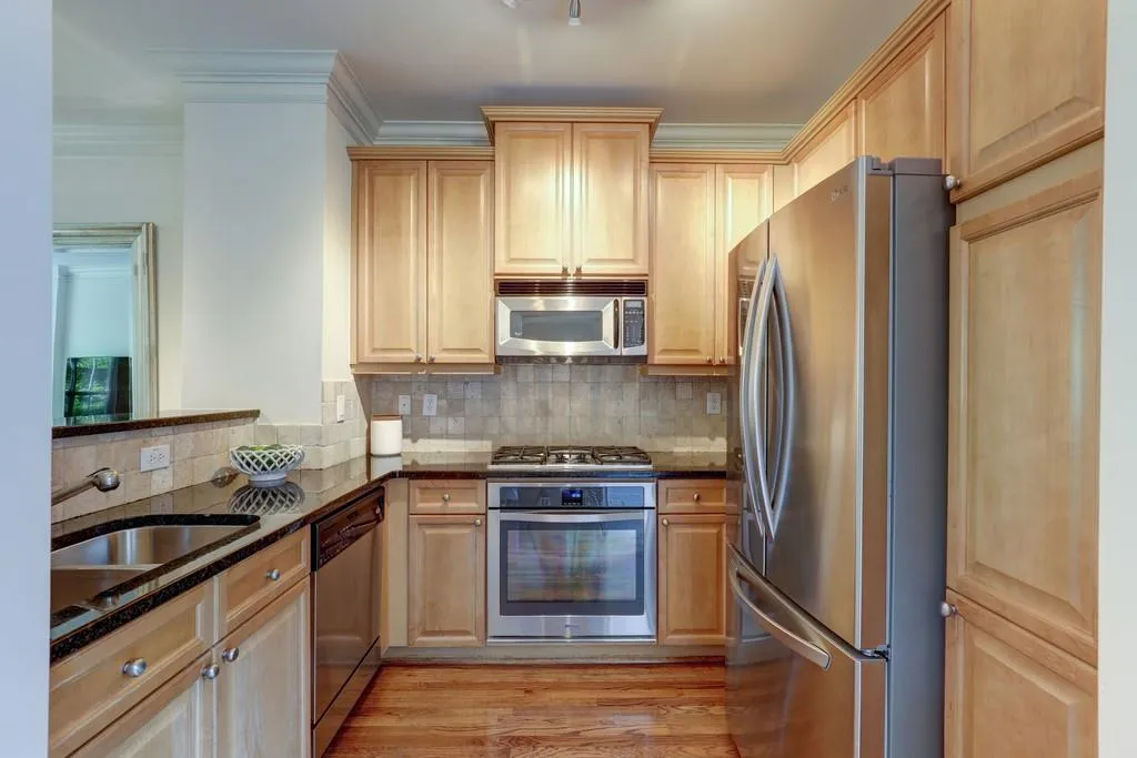 1128 Glenridge Place, Sandy Springs, Georgia 30342, 1 Bedroom Bedrooms, ,1 BathroomBathrooms,Residential,Sold,1128 Glenridge Place,6707649