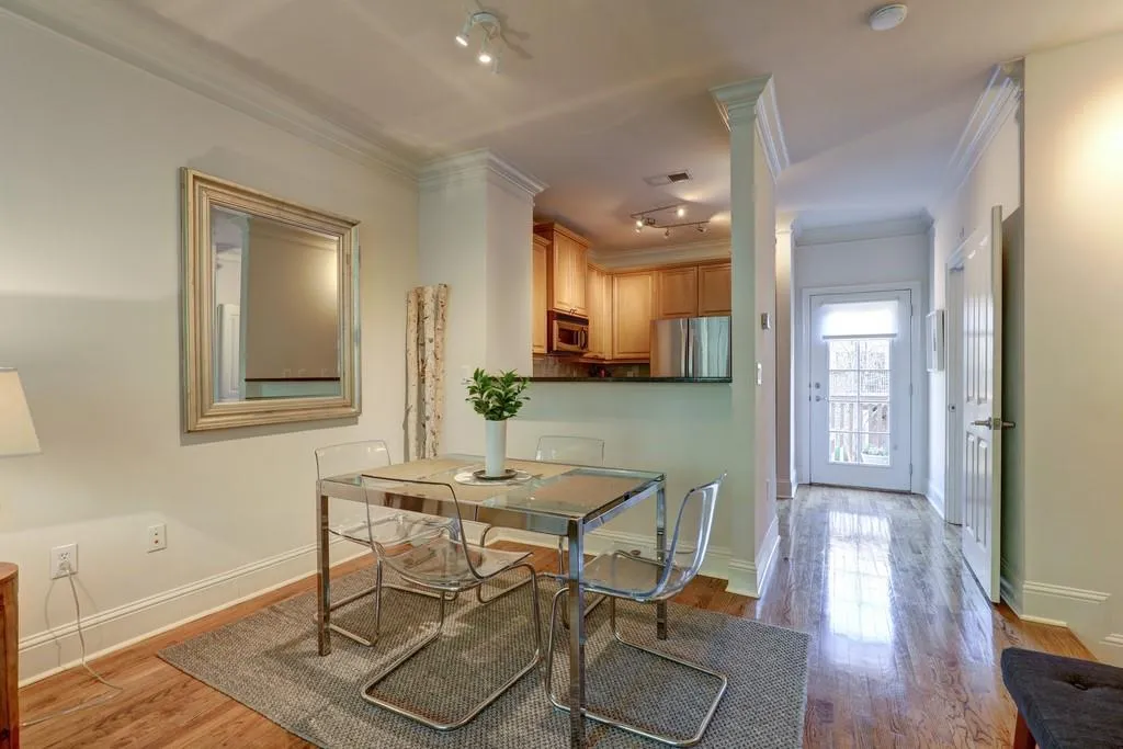 1128 Glenridge Place, Sandy Springs, Georgia 30342, 1 Bedroom Bedrooms, ,1 BathroomBathrooms,Residential,Sold,1128 Glenridge Place,6707649