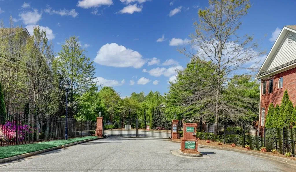 1128 Glenridge Place, Sandy Springs, Georgia 30342, 1 Bedroom Bedrooms, ,1 BathroomBathrooms,Residential,Sold,1128 Glenridge Place,6707649