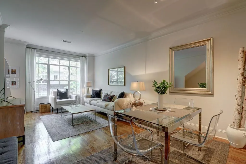 1128 Glenridge Place, Sandy Springs, Georgia 30342, 1 Bedroom Bedrooms, ,1 BathroomBathrooms,Residential,Sold,1128 Glenridge Place,6707649