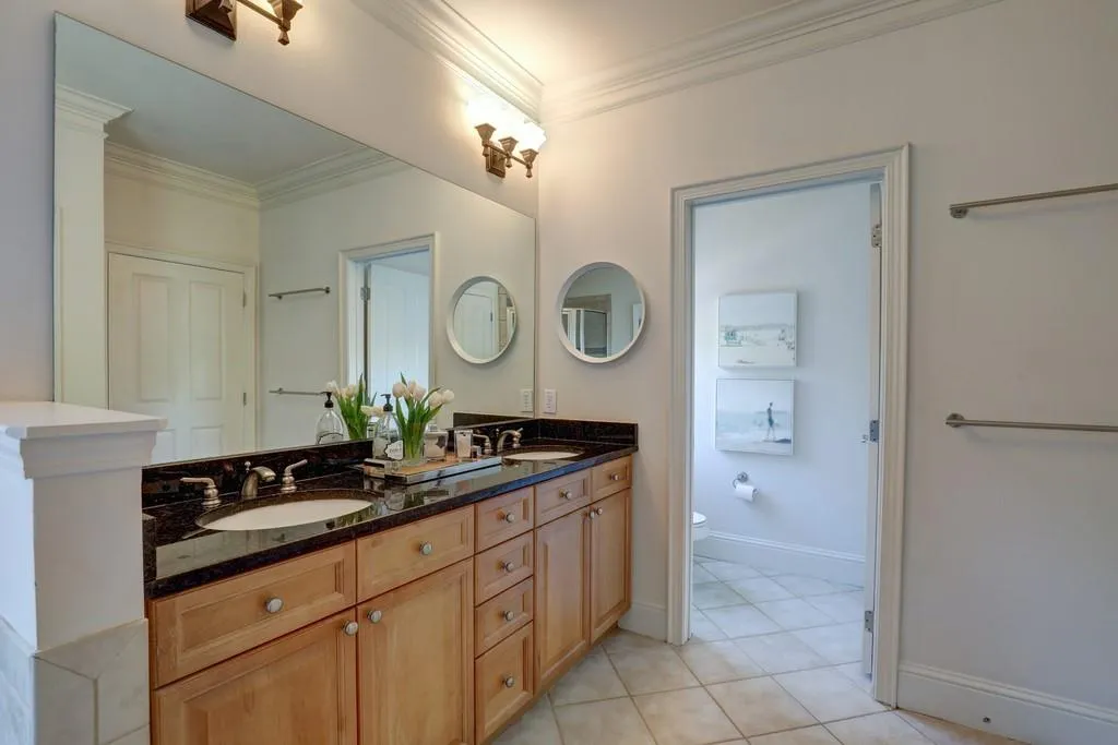 1128 Glenridge Place, Sandy Springs, Georgia 30342, 1 Bedroom Bedrooms, ,1 BathroomBathrooms,Residential,Sold,1128 Glenridge Place,6707649