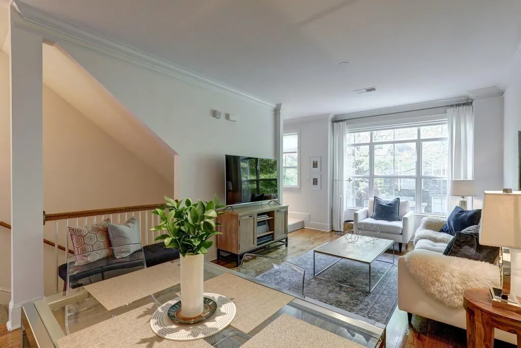 1128 Glenridge Place, Sandy Springs, Georgia 30342, 1 Bedroom Bedrooms, ,1 BathroomBathrooms,Residential,Sold,1128 Glenridge Place,6707649
