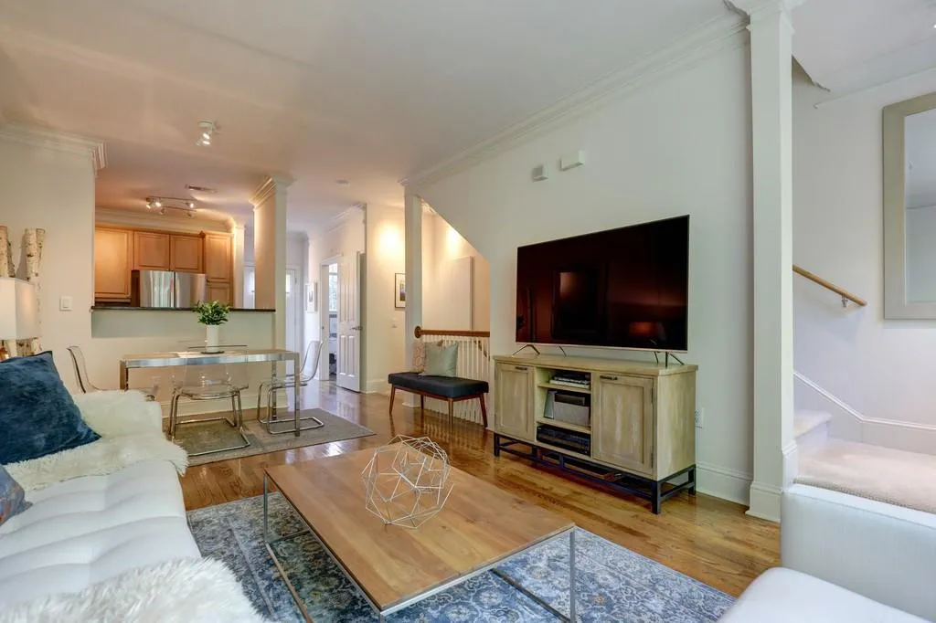 1128 Glenridge Place, Sandy Springs, Georgia 30342, 1 Bedroom Bedrooms, ,1 BathroomBathrooms,Residential,Sold,1128 Glenridge Place,6707649