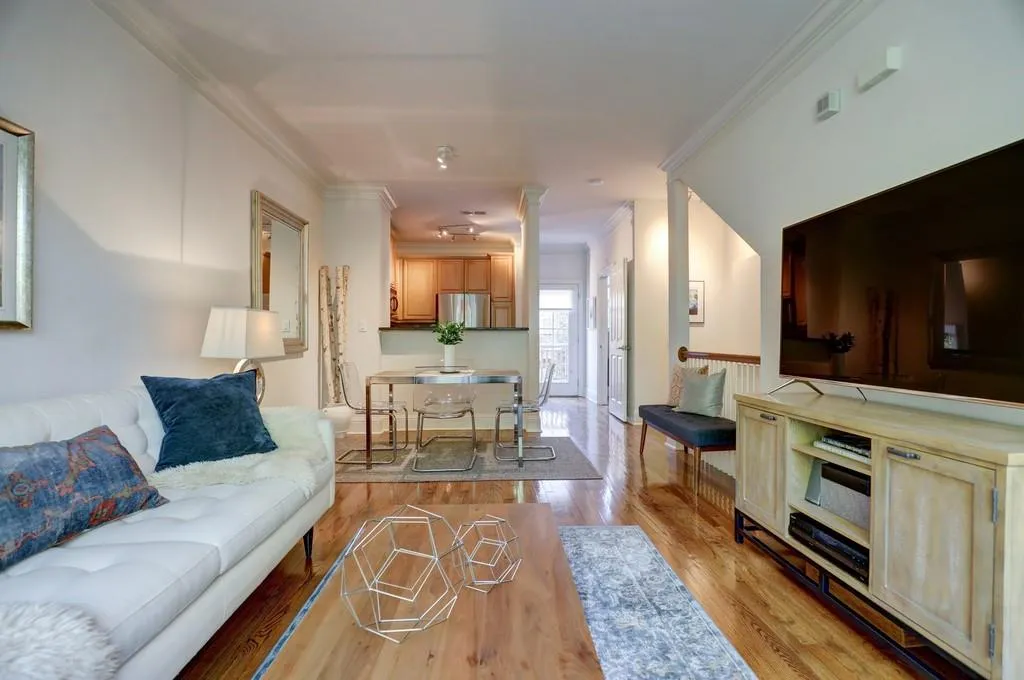 1128 Glenridge Place, Sandy Springs, Georgia 30342, 1 Bedroom Bedrooms, ,1 BathroomBathrooms,Residential,Sold,1128 Glenridge Place,6707649