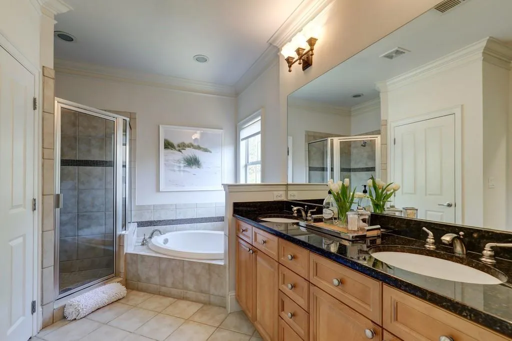 1128 Glenridge Place, Sandy Springs, Georgia 30342, 1 Bedroom Bedrooms, ,1 BathroomBathrooms,Residential,Sold,1128 Glenridge Place,6707649