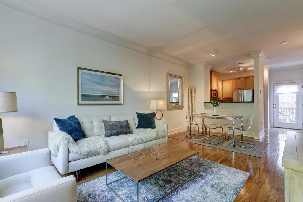 1128 Glenridge Place, Sandy Springs, Georgia 30342, 1 Bedroom Bedrooms, ,1 BathroomBathrooms,Residential,Sold,1128 Glenridge Place,6707649