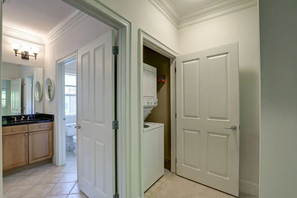 1128 Glenridge Place, Sandy Springs, Georgia 30342, 1 Bedroom Bedrooms, ,1 BathroomBathrooms,Residential,Sold,1128 Glenridge Place,6707649