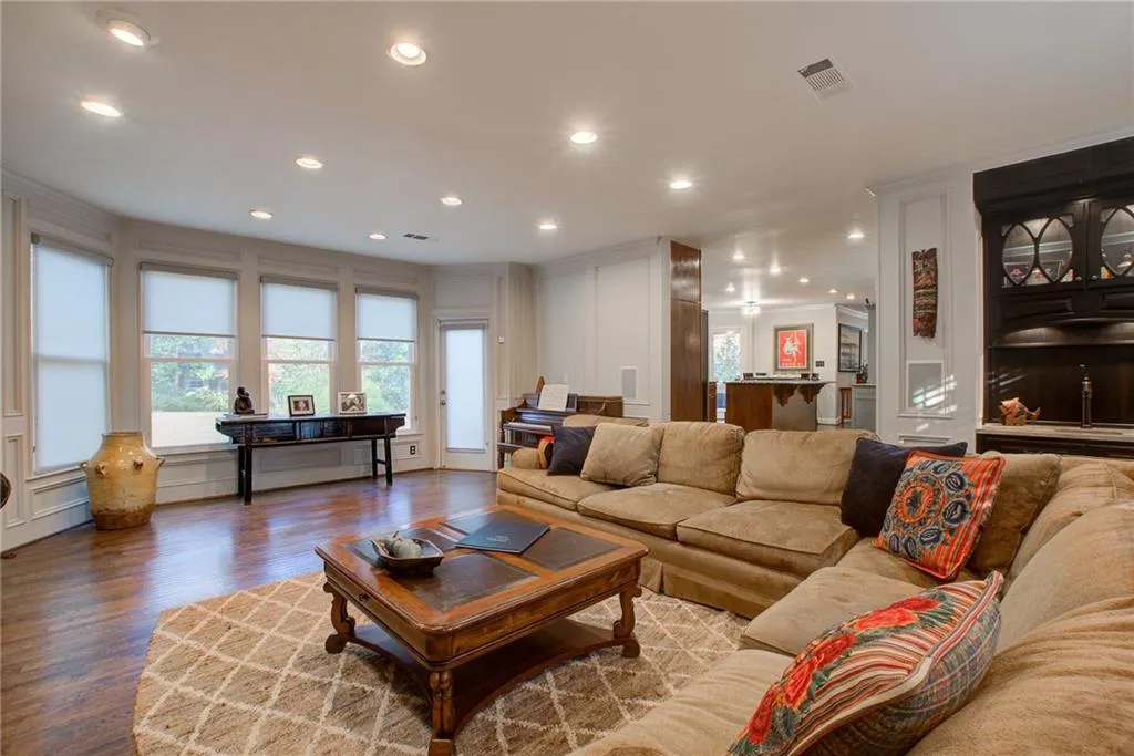 160 Overton Drive, Atlanta, Georgia 30342, 4 Bedrooms Bedrooms, ,2 BathroomsBathrooms,Residential,Sold,160 Overton Drive,6827755