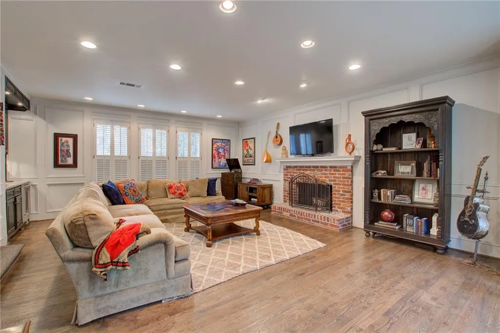 160 Overton Drive, Atlanta, Georgia 30342, 4 Bedrooms Bedrooms, ,2 BathroomsBathrooms,Residential,Sold,160 Overton Drive,6827755