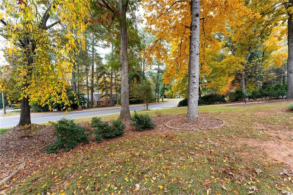 620 Spalding Drive, Sandy Springs, Georgia 30328, 3 Bedrooms Bedrooms, ,2 BathroomsBathrooms,Residential,For Sale,620 Spalding Drive,7679295