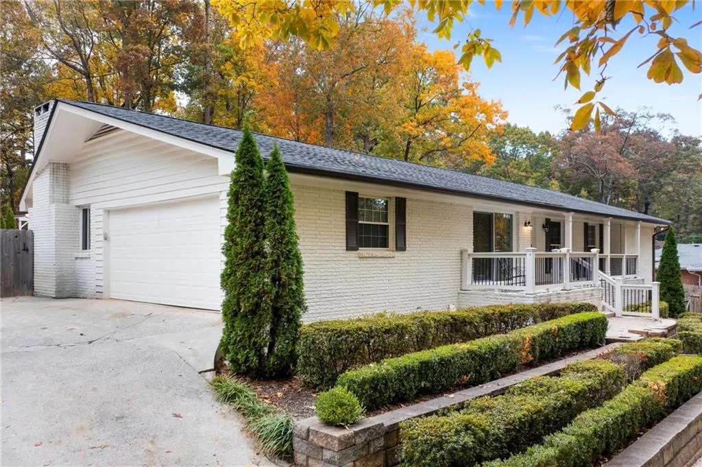 620 Spalding Drive, Sandy Springs, Georgia 30328, 3 Bedrooms Bedrooms, ,2 BathroomsBathrooms,Residential,For Sale,620 Spalding Drive,7679295