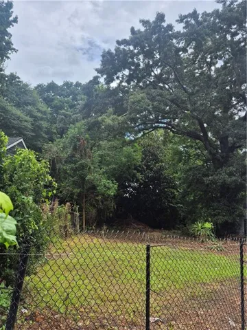 Very level and big trees surround the edge