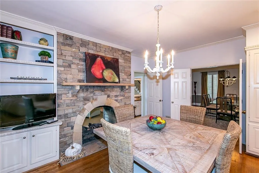 5815 Heards Forest Drive, Sandy Springs, Georgia 30328, 6 Bedrooms Bedrooms, ,4 BathroomsBathrooms,Residential,Sold,5815 Heards Forest Drive,6940303