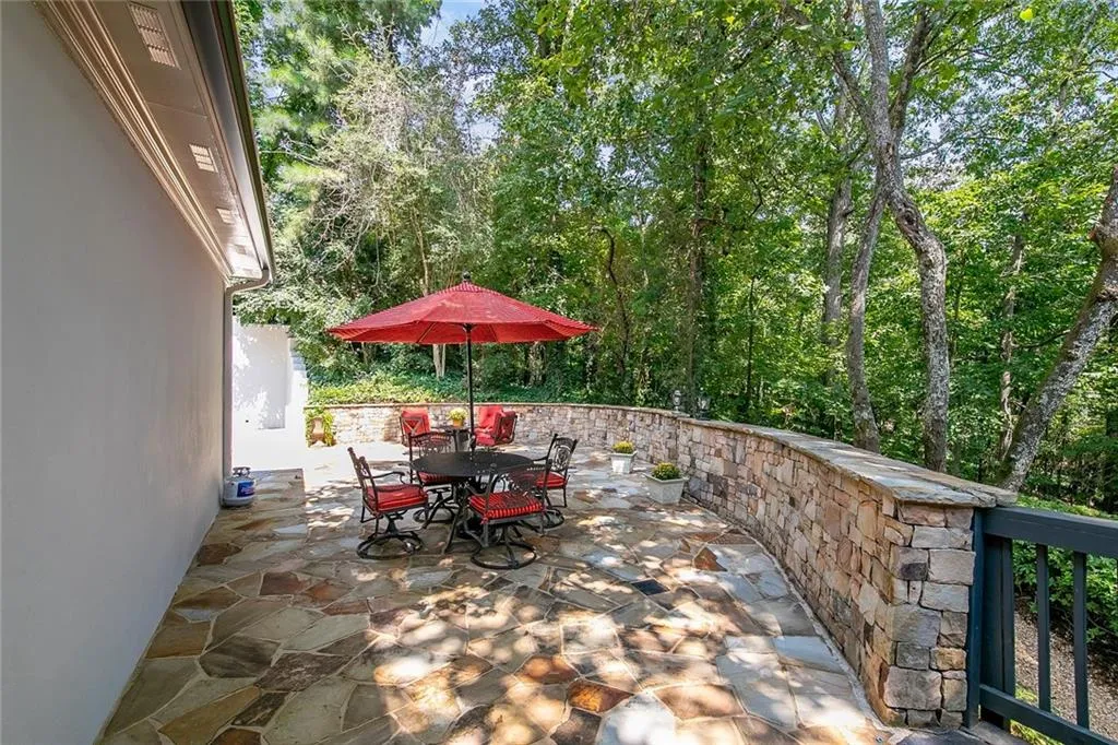 5815 Heards Forest Drive, Sandy Springs, Georgia 30328, 6 Bedrooms Bedrooms, ,4 BathroomsBathrooms,Residential,Sold,5815 Heards Forest Drive,6940303