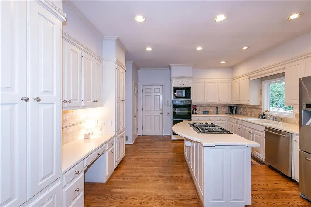 5815 Heards Forest Drive, Sandy Springs, Georgia 30328, 6 Bedrooms Bedrooms, ,4 BathroomsBathrooms,Residential,Sold,5815 Heards Forest Drive,6940303