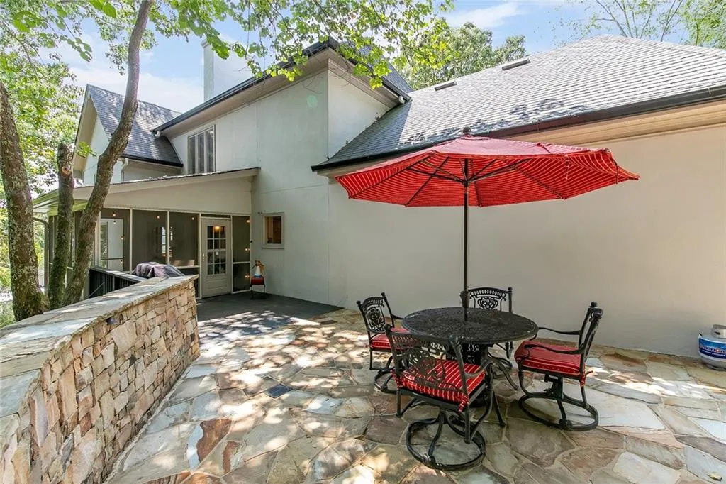 5815 Heards Forest Drive, Sandy Springs, Georgia 30328, 6 Bedrooms Bedrooms, ,4 BathroomsBathrooms,Residential,Sold,5815 Heards Forest Drive,6940303