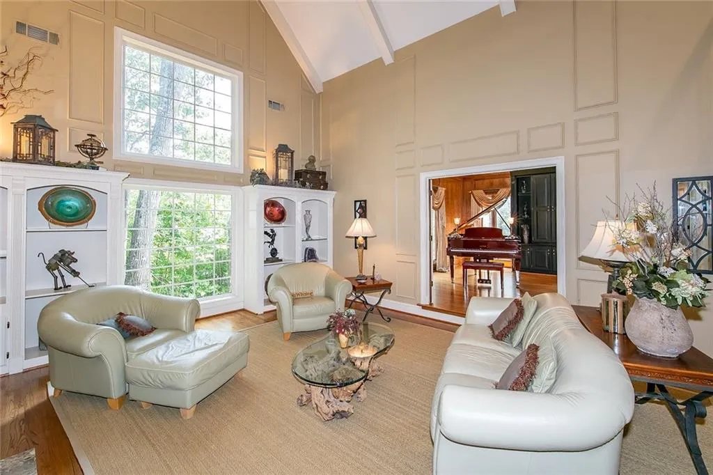 5815 Heards Forest Drive, Sandy Springs, Georgia 30328, 6 Bedrooms Bedrooms, ,4 BathroomsBathrooms,Residential,Sold,5815 Heards Forest Drive,6940303