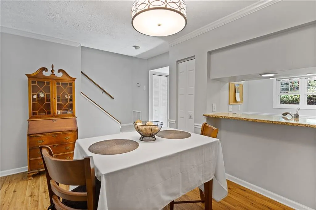 5390 Chemin De Vie, Atlanta, Georgia 30342, 2 Bedrooms Bedrooms, ,2 BathroomsBathrooms,Residential,Sold,5390 Chemin De Vie,6922084