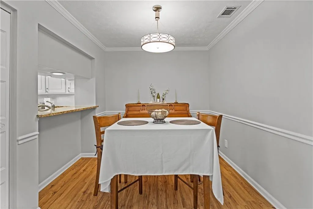 5390 Chemin De Vie, Atlanta, Georgia 30342, 2 Bedrooms Bedrooms, ,2 BathroomsBathrooms,Residential,Sold,5390 Chemin De Vie,6922084