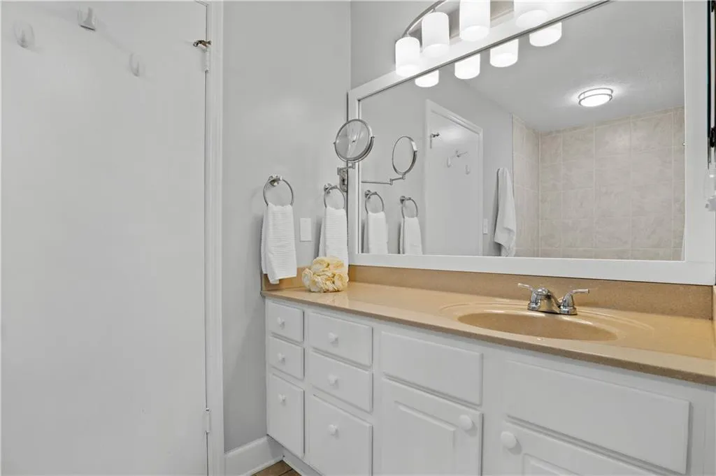5390 Chemin De Vie, Atlanta, Georgia 30342, 2 Bedrooms Bedrooms, ,2 BathroomsBathrooms,Residential,Sold,5390 Chemin De Vie,6922084
