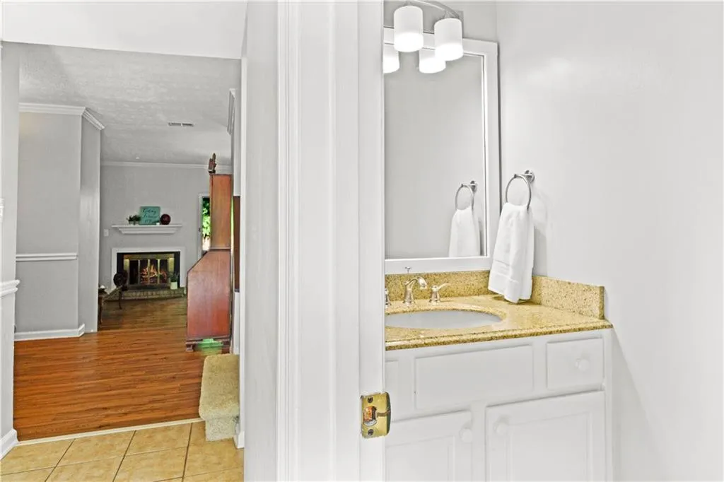 5390 Chemin De Vie, Atlanta, Georgia 30342, 2 Bedrooms Bedrooms, ,2 BathroomsBathrooms,Residential,Sold,5390 Chemin De Vie,6922084