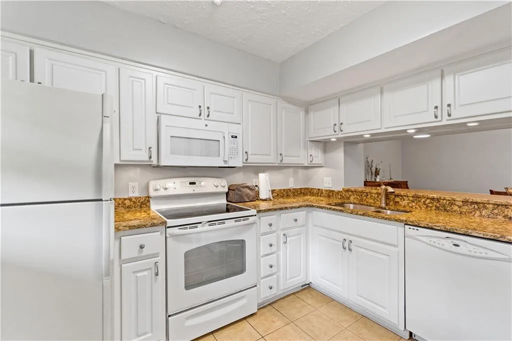 5390 Chemin De Vie, Atlanta, Georgia 30342, 2 Bedrooms Bedrooms, ,2 BathroomsBathrooms,Residential,Sold,5390 Chemin De Vie,6922084