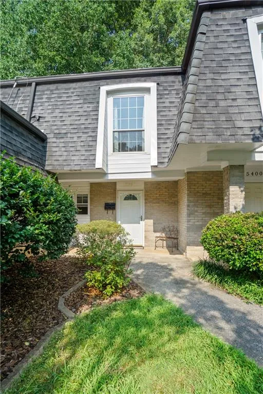 5390 Chemin De Vie, Atlanta, Georgia 30342, 2 Bedrooms Bedrooms, ,2 BathroomsBathrooms,Residential,Sold,5390 Chemin De Vie,6922084