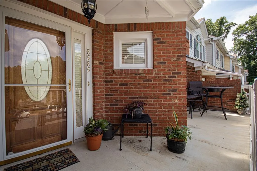 8585 Hope Mews Court, Sandy Springs, Georgia 30350, 2 Bedrooms Bedrooms, ,2 BathroomsBathrooms,Residential,Sold,8585 Hope Mews Court,6765277