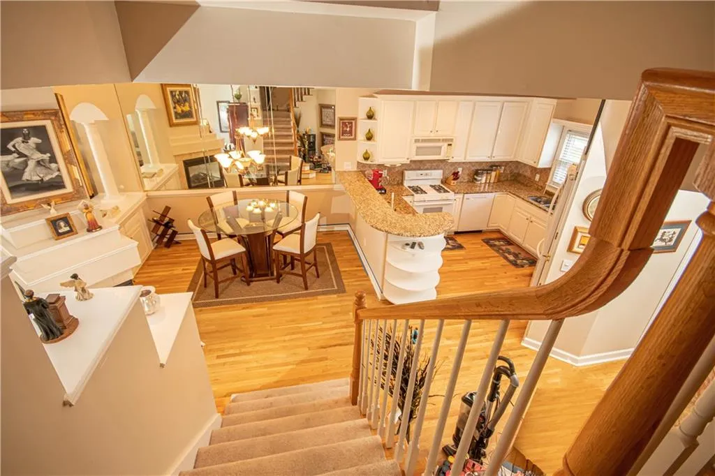 8585 Hope Mews Court, Sandy Springs, Georgia 30350, 2 Bedrooms Bedrooms, ,2 BathroomsBathrooms,Residential,Sold,8585 Hope Mews Court,6765277